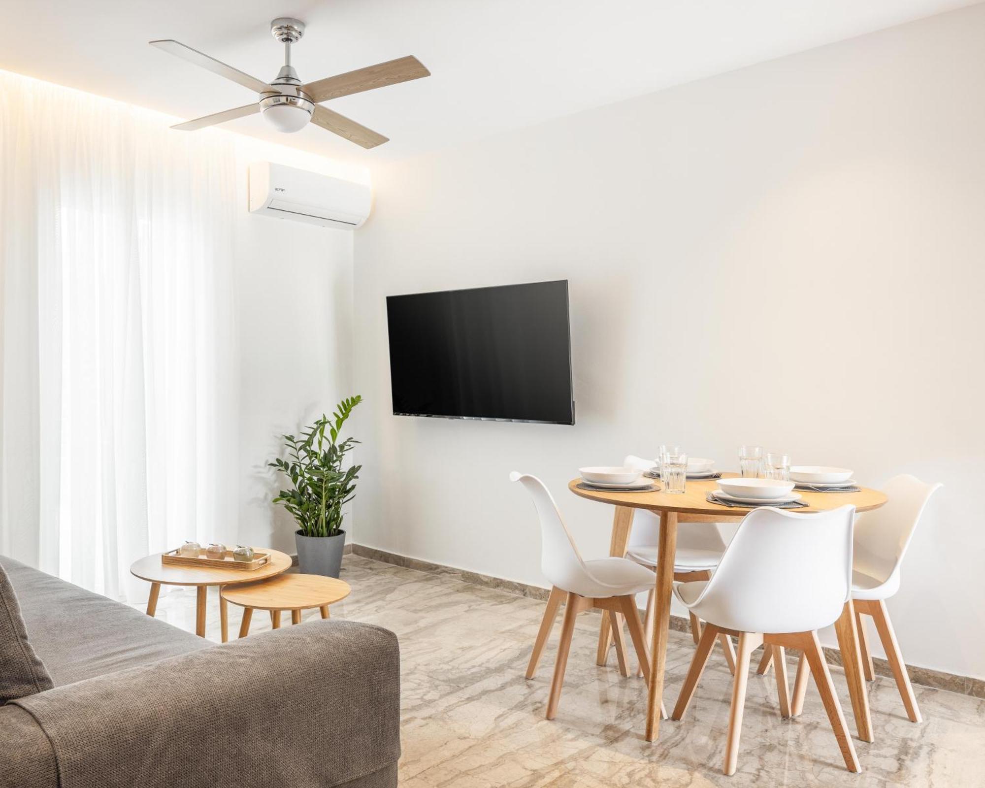 Minimalist Apartment Near The Airport And The City Center Kanali  Exterior photo